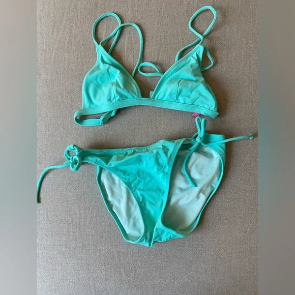 Lot of 3 Bikinis - Picture 5 of 5